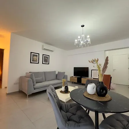 Panorama Apartment *