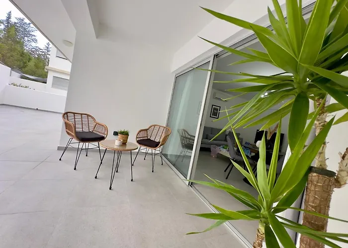 Panorama アパート ニコシア